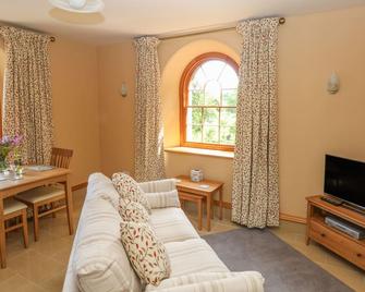 Elmwood - Buxton - Living room