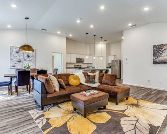 Cozy 4bedroom home near TCU - Crowley - Sala de estar