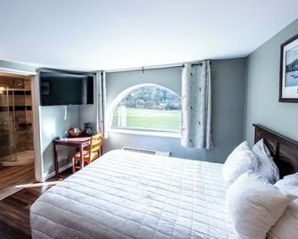 4 Units | Relaxing Mountain Retreat | Enjoy Scenic Views from a Charming Haven - East Stroudsburg - Ložnice