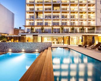 โอเชี่ยน ไดรฟ์ ทาลามังคา - อิบิซา - สระว่ายน้ำ