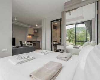C207 Rooftop Pool & King Bed, Walk to Surin Beach - Choeng Thale - Soverom