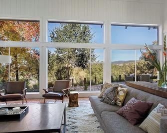 Modern Bennett Valley Home with Privacy and Views - Santa Rosa - Living room