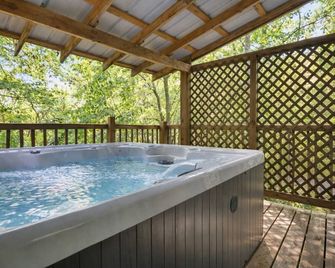 The Evergreen Cabin - Lancaster