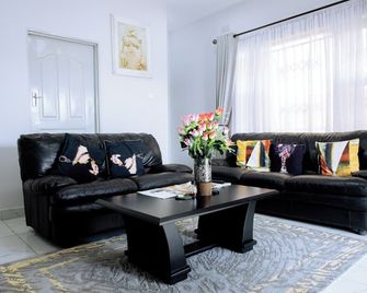 Luxury 2 Bed Self Catering Apartment in Masvingo - Masvingo - Sala de estar