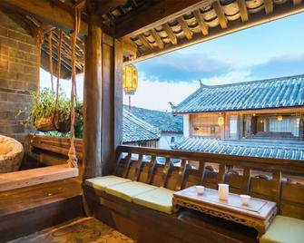 Big Tree Guesthouse - Naxi old style - Lijiang - Balcone