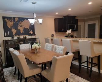 Orange Texas Honey Hive - Upscale living with small town charm. - Orange - Dining room