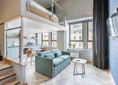 Km Apartments - Edinburgh - Living room