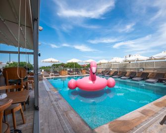 Twins Hotel Cesme - Çeşme - Havuz