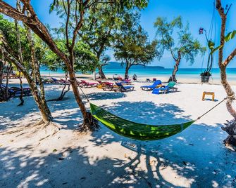 Sol Beach Resort - Koh Rong Sanloem - Beach
