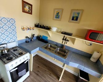 Mi Pana Apartments - Vieques - Kitchen