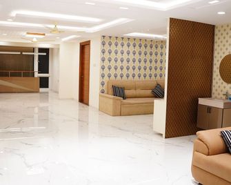 \'Luxury 3BR Apt beside Novotel with Breathtaking RK Beach Views!\' - Visakhapatnam - Lobby