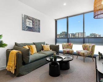 Pure Luxury Modern Cbd 1br Apt Chinatown Carpark - แอดิเลด - ห้องนั่งเล่น