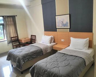 Hotel Augusta Garut - Garut - Bedroom