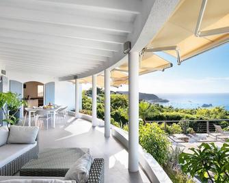 Traditional Style Villa with Modern Decors - Colombier - Balcony