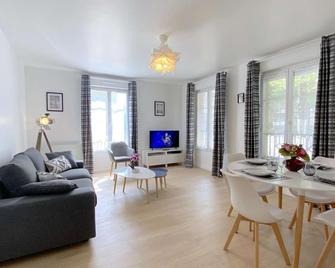 Casaminnie - Appartement à 8 min de Disneyland Paris - Bussy-Saint-Georges - Salon