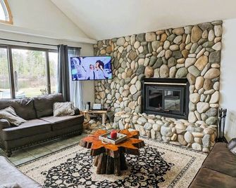 Waterfront close to Traverse City, Kayaks, Row Boat, Firepit, Dog ok, 8pl - Silver Lake - Sala de estar