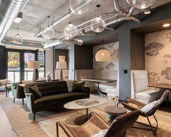 Landing at Foster on the Park - Durham - Durham - Lounge