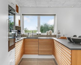 Stunning Home In Orsted With Sauna - Ørsted - Cucina