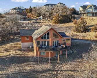 Cabin with a View - Yankton - Building