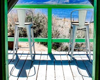 Cozy Lakeside Glamping Cabin with Mountain Views near Eastern Sierra, California - Bridgeport - Balcony