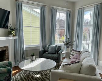 By Forsyth Park, W/ King Bed +New Bath & Kitchen! - Savannah - Living room
