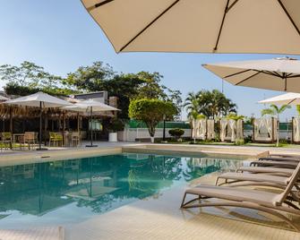 هوليداي إن إكسبرس تاباتشولا، تشيس، آن آي آيتش جي هوتل - تاباتشولا - حوض السباحة