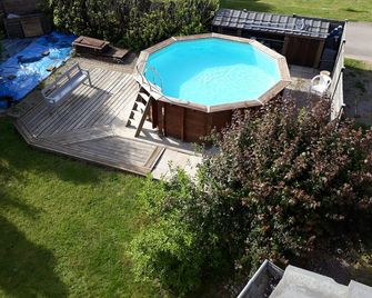 Chalet quiet location near gerardmer 2/12 people swimming pool jacuzzi 6 places - Rochesson - Piscine