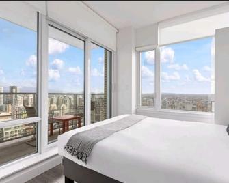 Cozy 3-bedroom condo with WiFi, fitness room in welcoming Kitchener - Kitchener - Bedroom