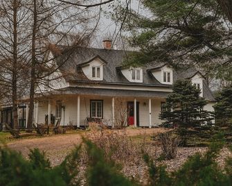 Auberge Augustin - Sainte-Adèle - Building