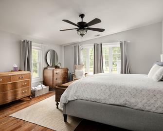 Walk to Old Rag Trailhead - 360 mountain views- hot tub- Shenandoah, Sperryville - Etlan - Bedroom