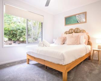 Pet Friendly Battery Hill Home away from Home - Caloundra - Bedroom