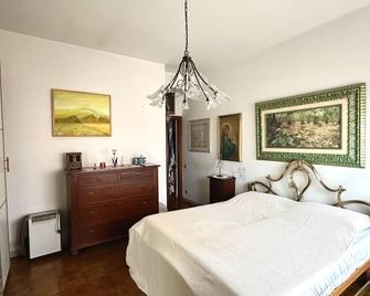 Senigallia, ampio quadrilocale con doppi servizi e terrazzo - SE092 - Senigallia - Chambre