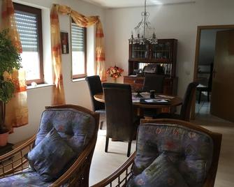 Comfortable, well-appointed accommodation - centrally located to Frankfurt - Burgschwalbach - Comedor