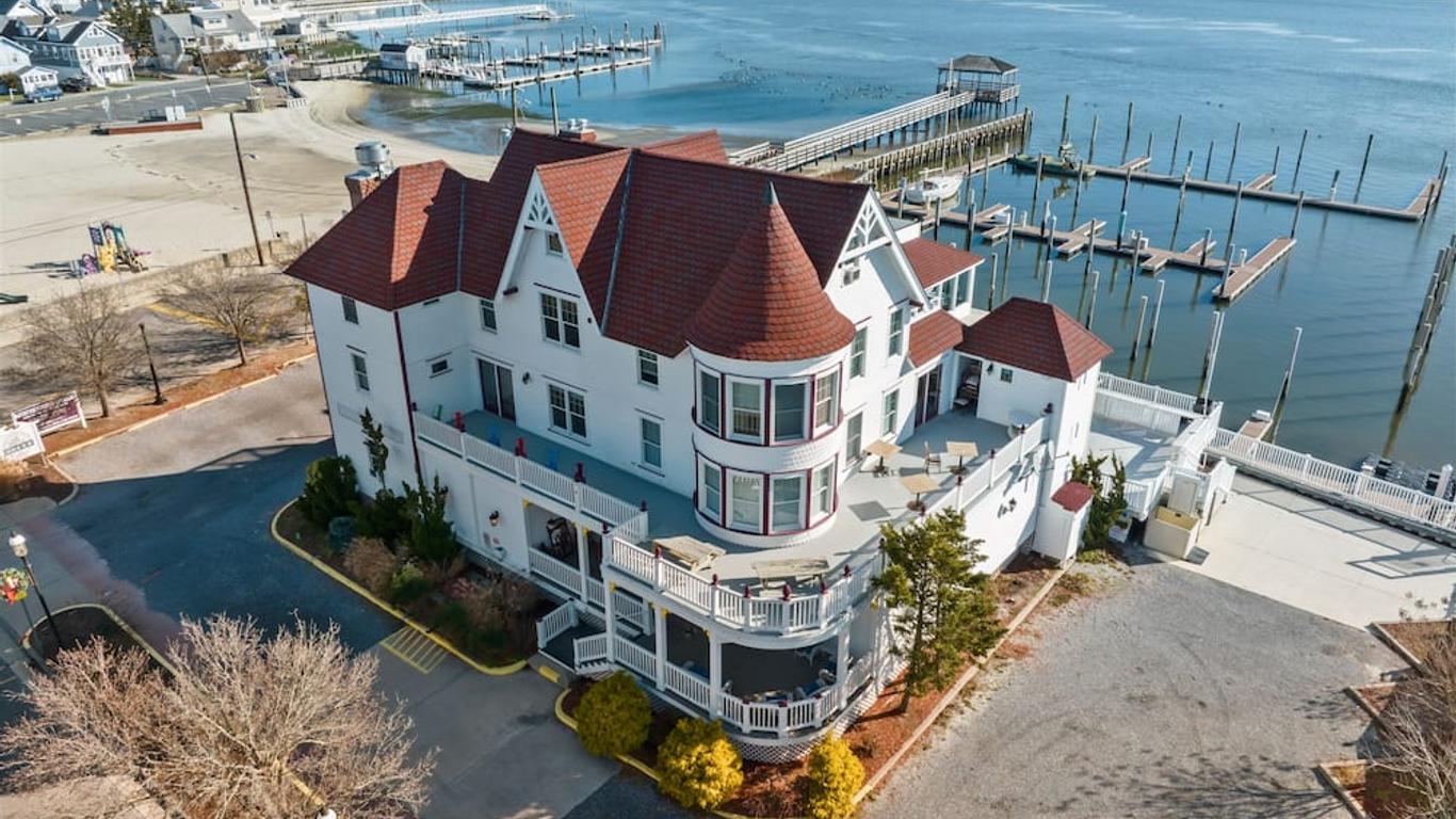 Tavern On The Bay Resort