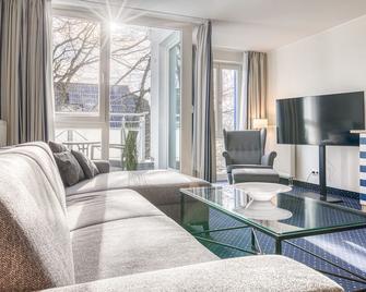 Krosse Krabbe an der Seebrücke - Zingst - Living room