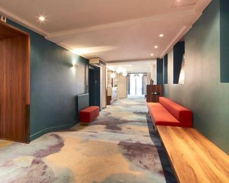 Hotel Europe And Spa - Reims - Hallway