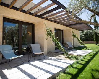 traduit en anglais - Argilliers - Patio