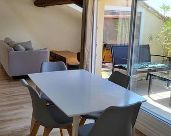 La Dolce Vita Nîmoise Terrasse 100 m des Arènes - Nimes - Dining room