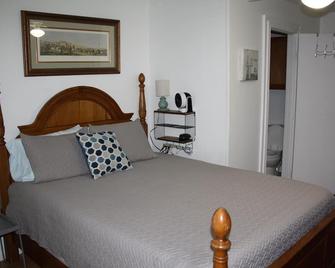 Cozy Efficiency near University and town - Brownwood - Bedroom