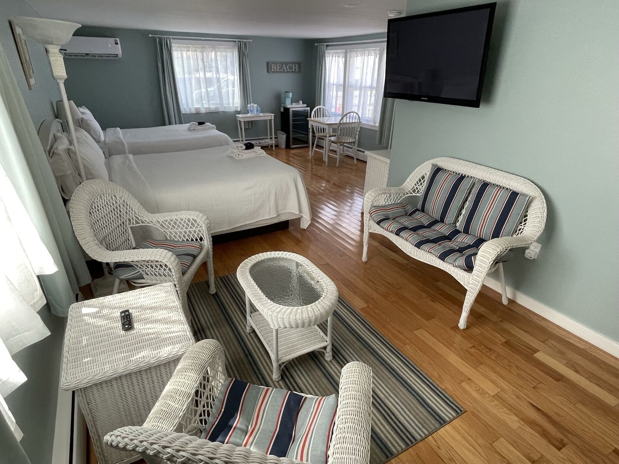 The Escape Inn - South Yarmouth