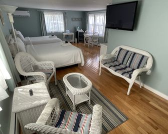 The Escape Inn - South Yarmouth