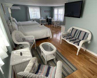 The Escape Inn - South Yarmouth