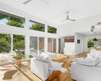 Hip & Stylish East Hampton Getaway - East Hampton - Sala de estar