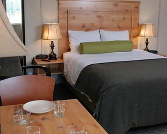 Triple J Hotel - Dawson City