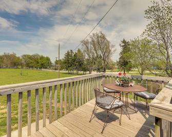 Beatrice Studio with Fire Pit Near Golf! - Beatrice - Innenhof