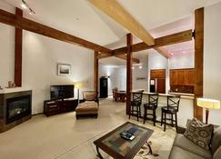 Luxurious Top Floor Villa With Sweeping Pacific Ocean - Bbv - Ucluelet - Wohnzimmer