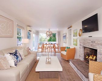 Sea Salt Air Changes Everything - ️Stroll to Private Association Beach️ - Westbrook - Huiskamer