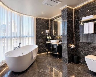 Luxury Place Hotel - Hanoi