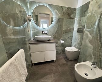 Naxos Marina Bay - Giardini Naxos - Bathroom