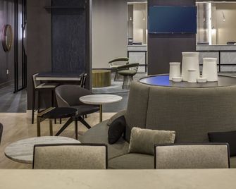 DoubleTree by Hilton Boston Logan Airport Chelsea - Chelsea - Salónek